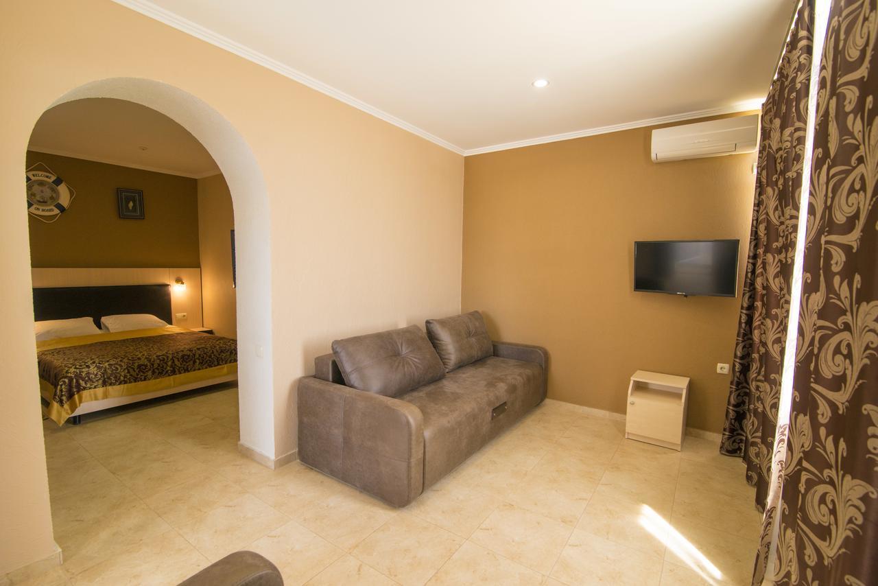 Kovcheg Hotel Zatoka Ngoại thất bức ảnh